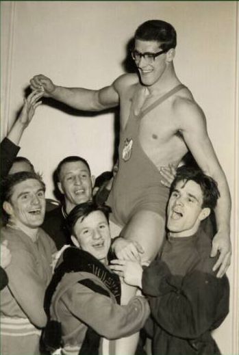 Geesink op de schouders-1957